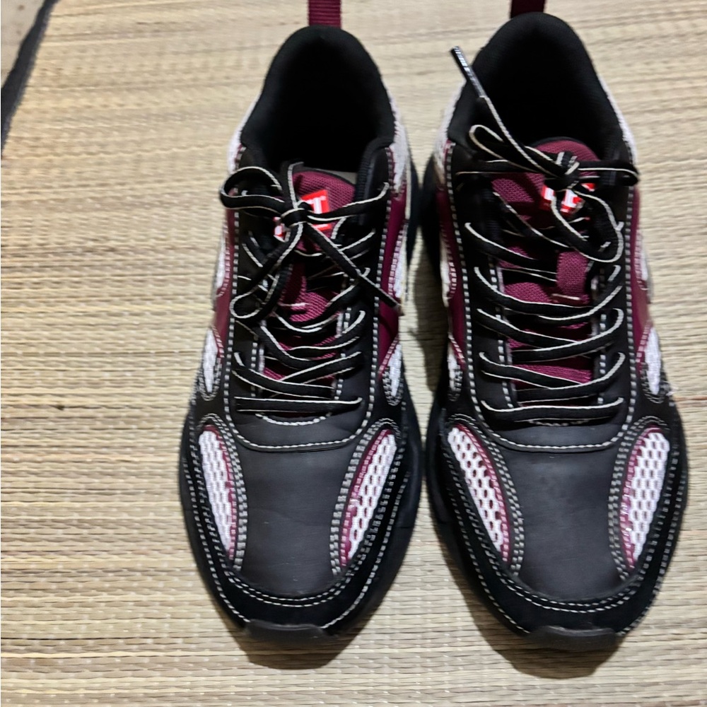 Men's Black and Red Athletic Shoes
